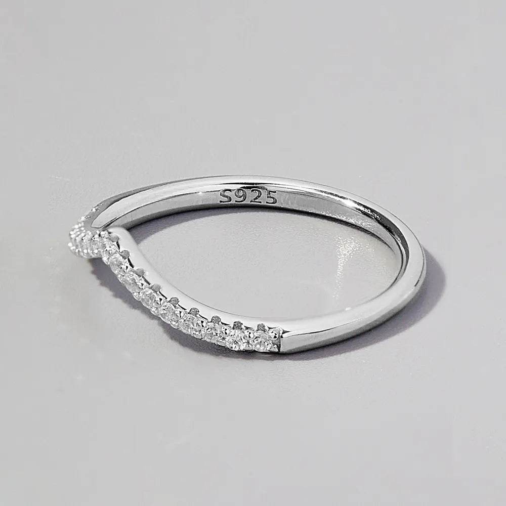V Shape Inlaid Zircon 925 Sterling Silver Ring - luxurift