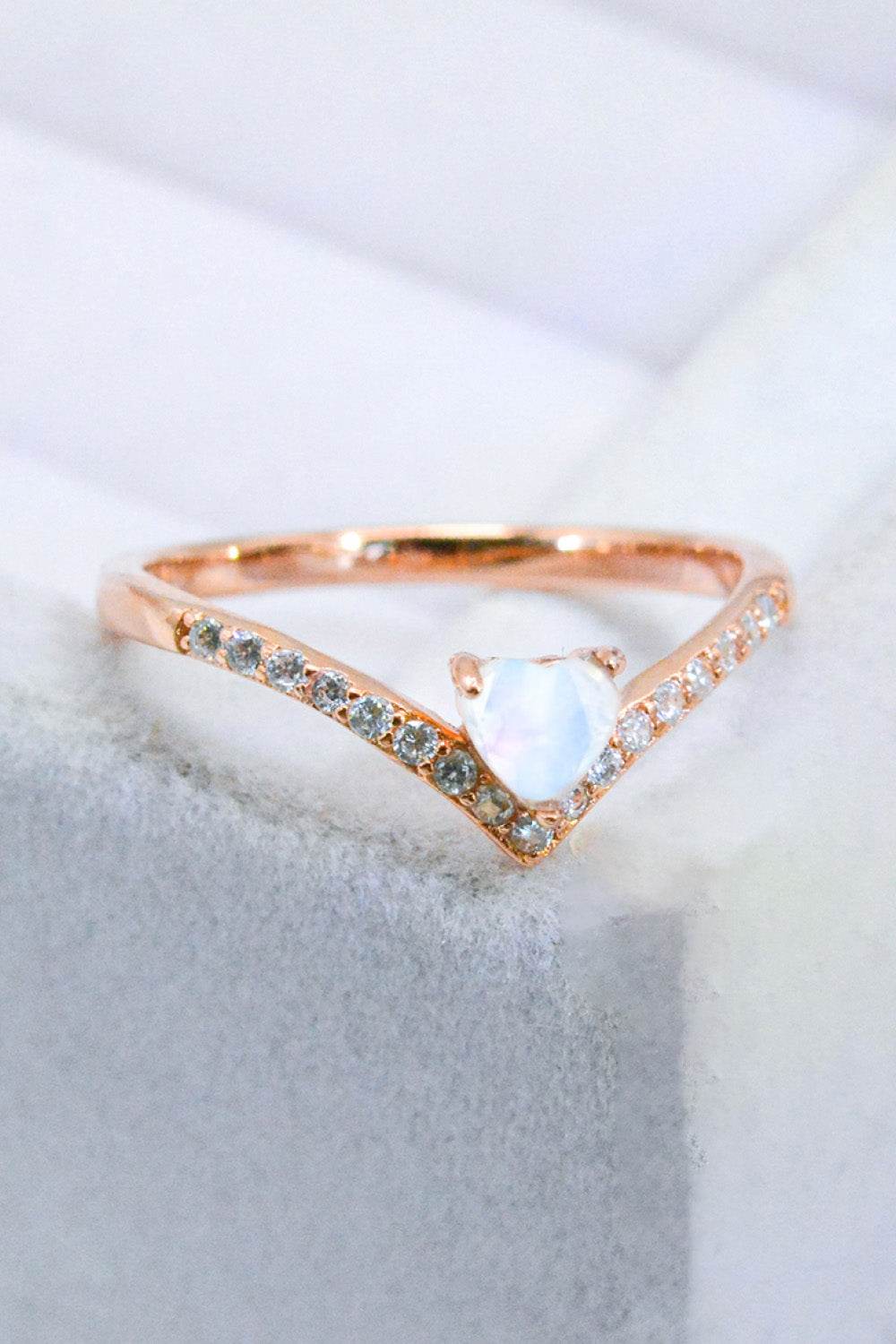 Moonstone Heart-Shaped Ring - luxurift