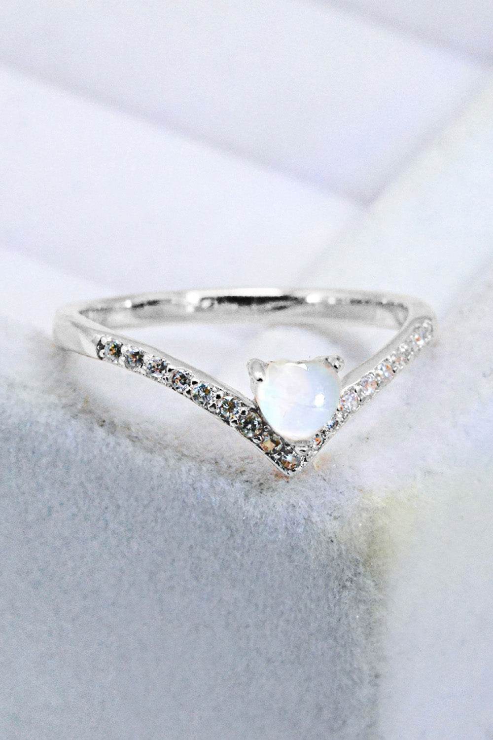 Moonstone Heart-Shaped Ring - luxurift