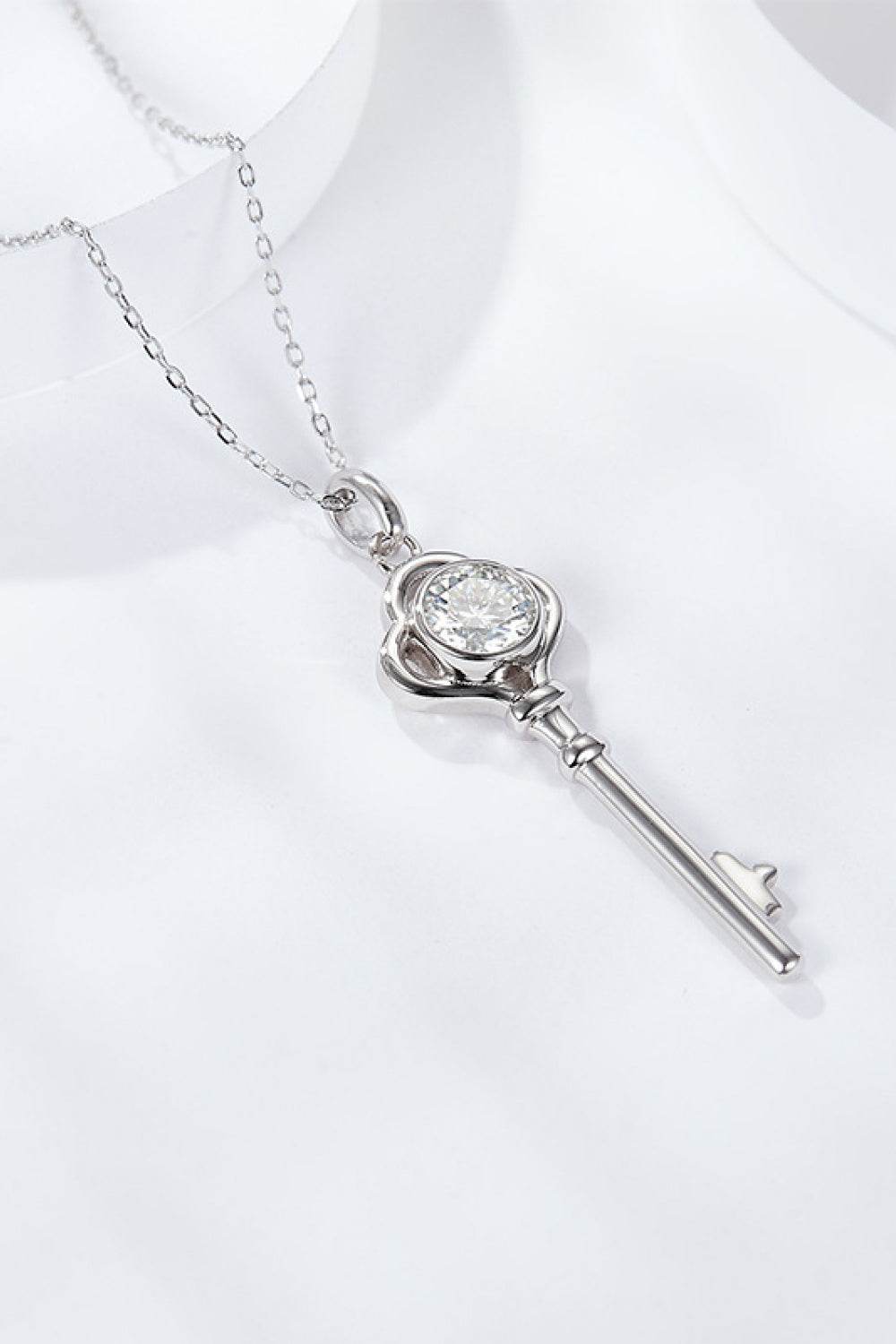 925 Sterling Silver 1 Carat Moissanite Key Pendant Necklace - luxurift