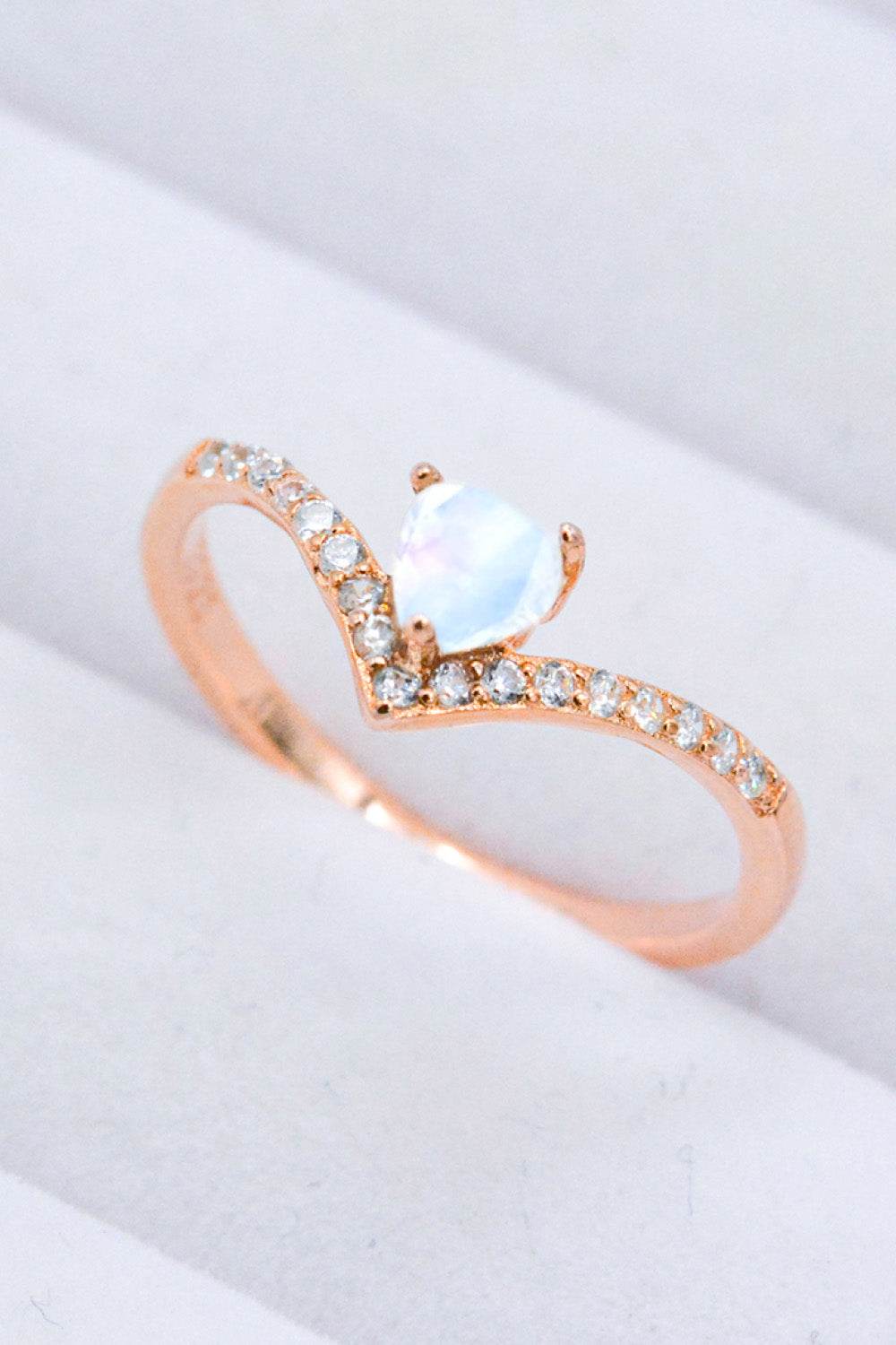 Moonstone Heart-Shaped Ring - luxurift