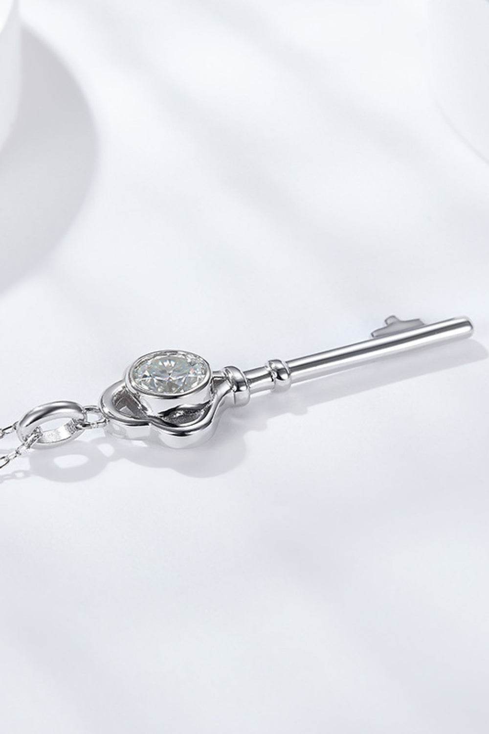 925 Sterling Silver 1 Carat Moissanite Key Pendant Necklace - luxurift