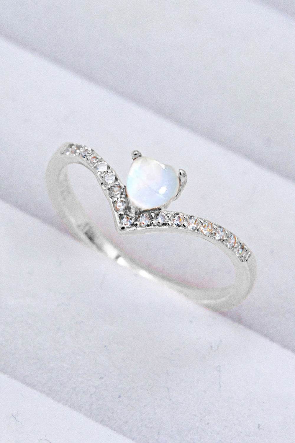 Moonstone Heart-Shaped Ring - luxurift
