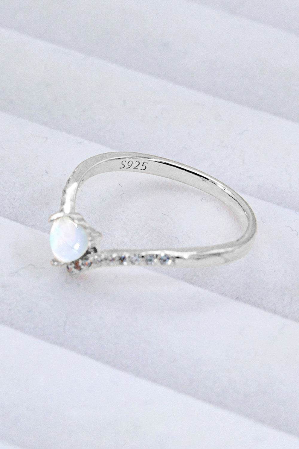 Moonstone Heart-Shaped Ring - luxurift