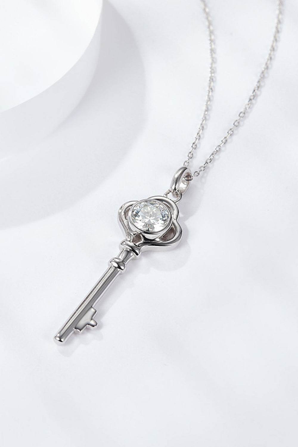 925 Sterling Silver 1 Carat Moissanite Key Pendant Necklace - luxurift