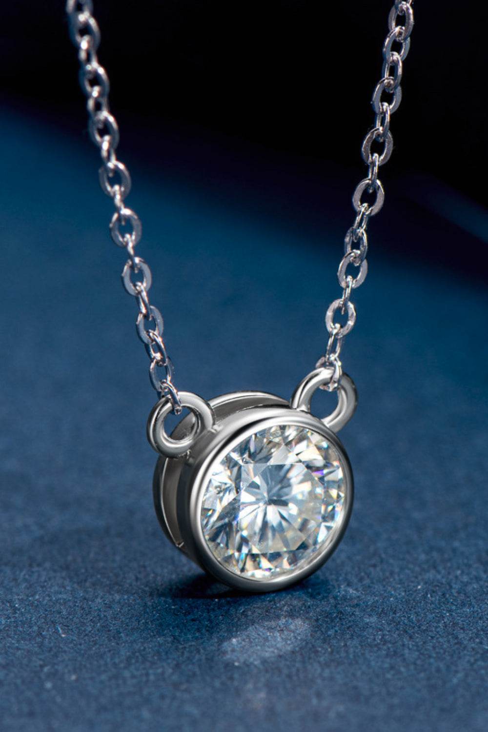925 Sterling Silver 1 Carat Moissanite Round Pendant Necklace - luxurift