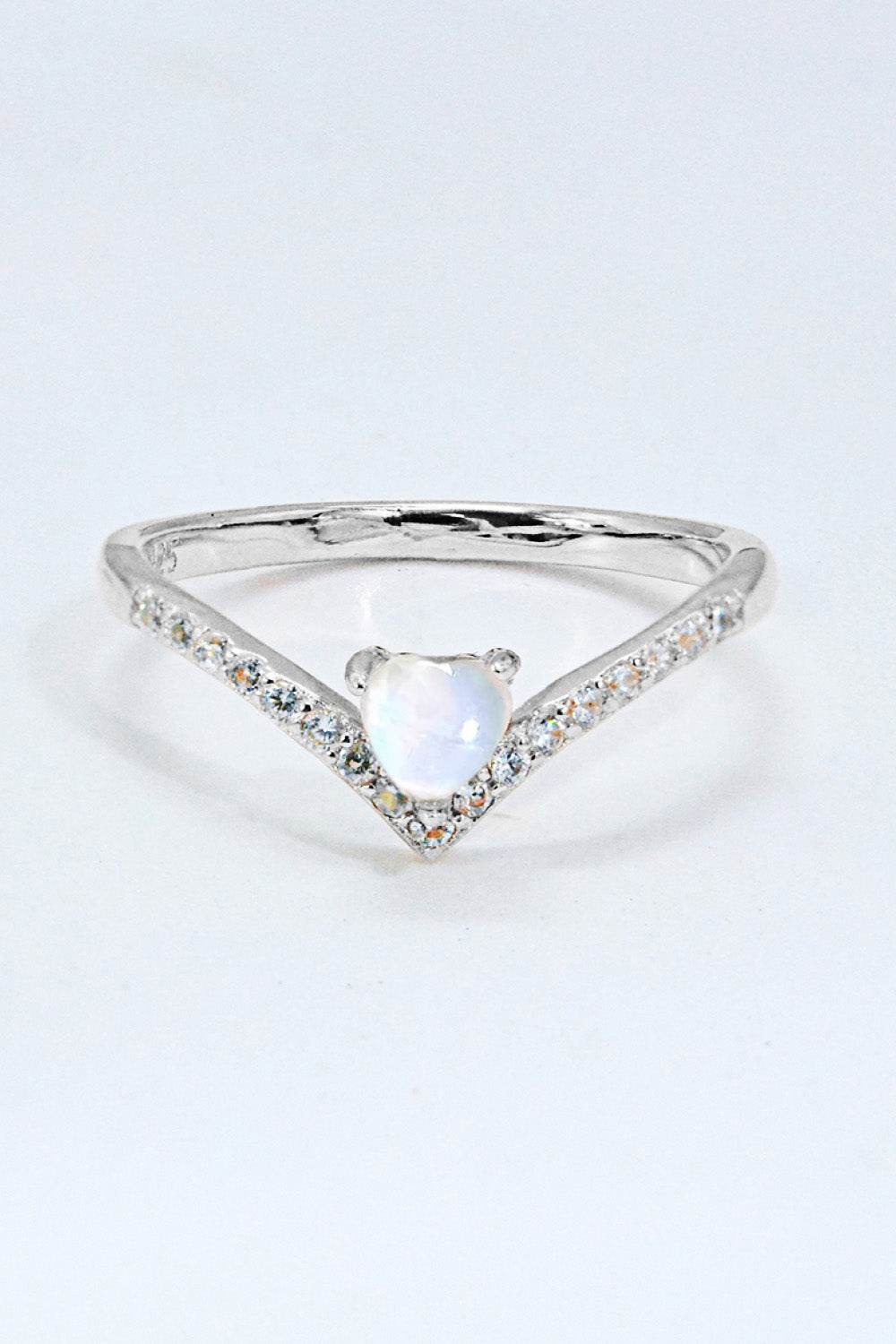 Moonstone Heart-Shaped Ring - luxurift
