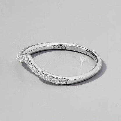 V Shape Inlaid Zircon 925 Sterling Silver Ring - luxurift