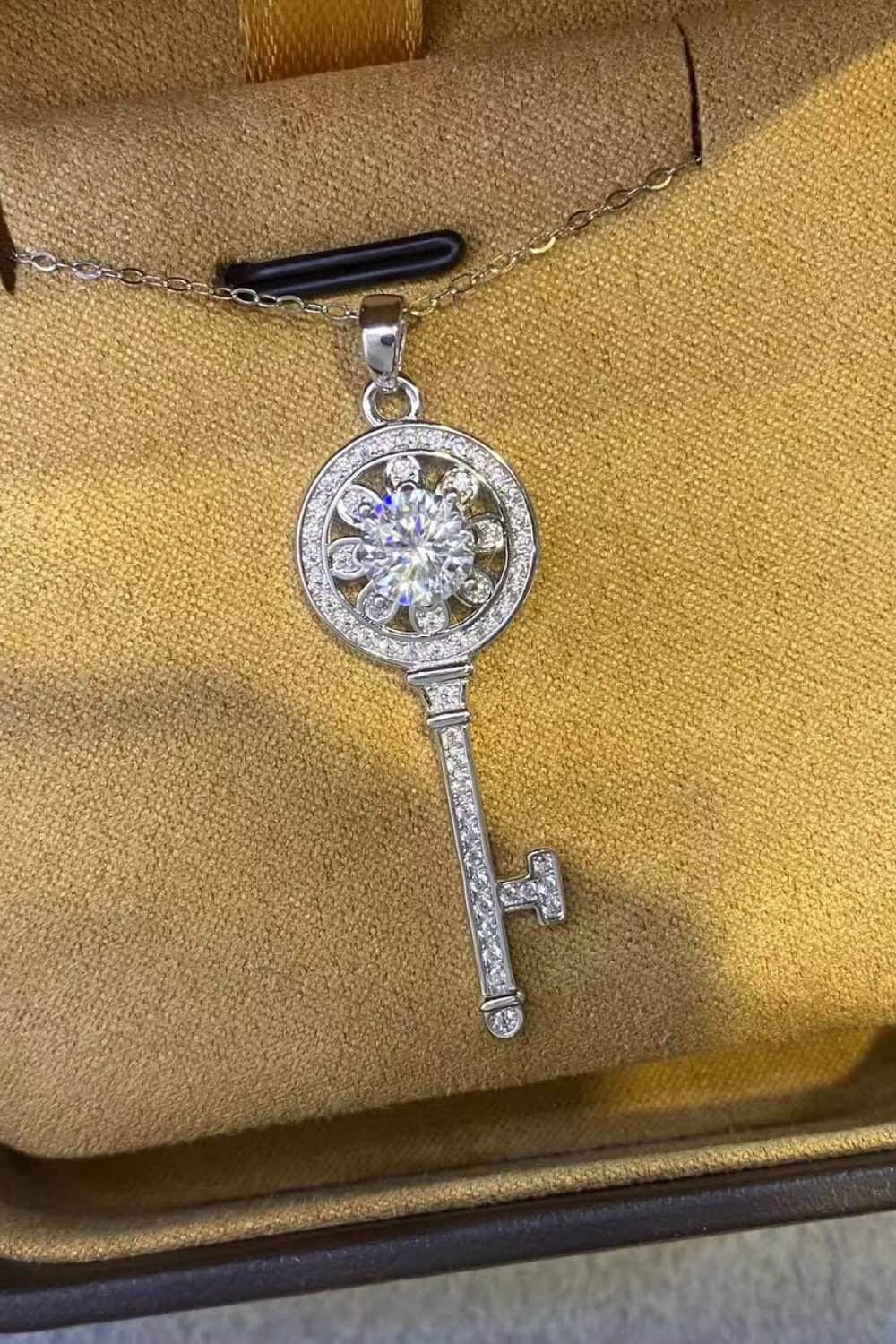 1 Carat Moissanite Platinum-Plated Key Pendant Necklace - luxurift