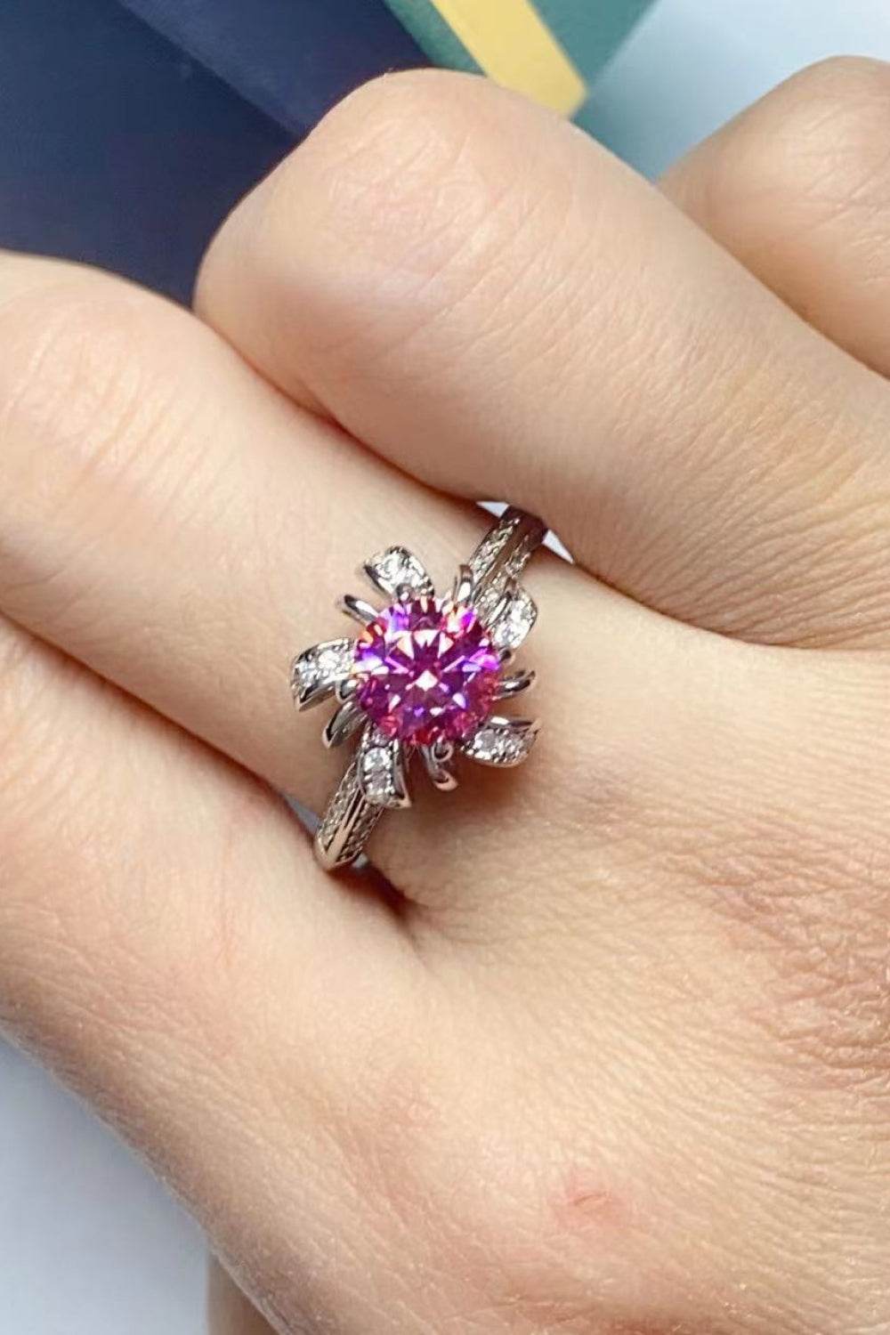 1 Carat Moissanite Flower-Shaped Ring - luxurift