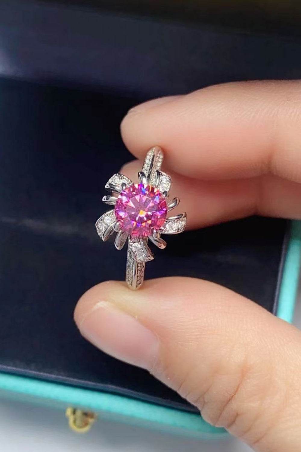1 Carat Moissanite Flower-Shaped Ring - luxurift