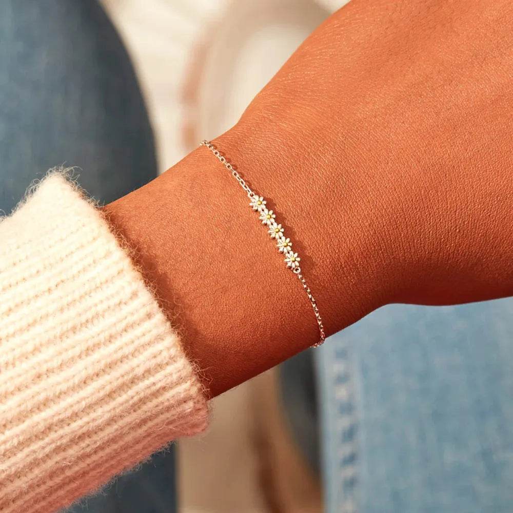 Daisy Shape Spring Ring Closure Bracelet - luxurift