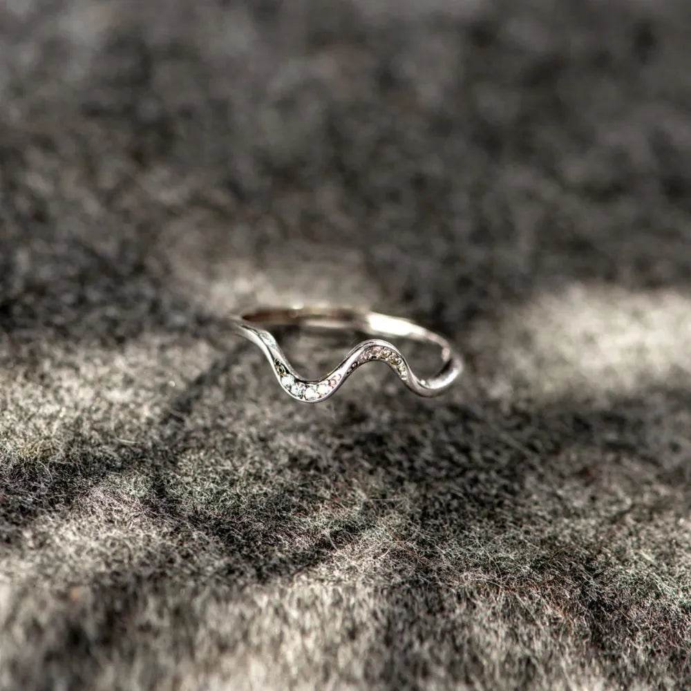 925 Sterling Silver Inlaid Zircon Wave Shape Ring - luxurift