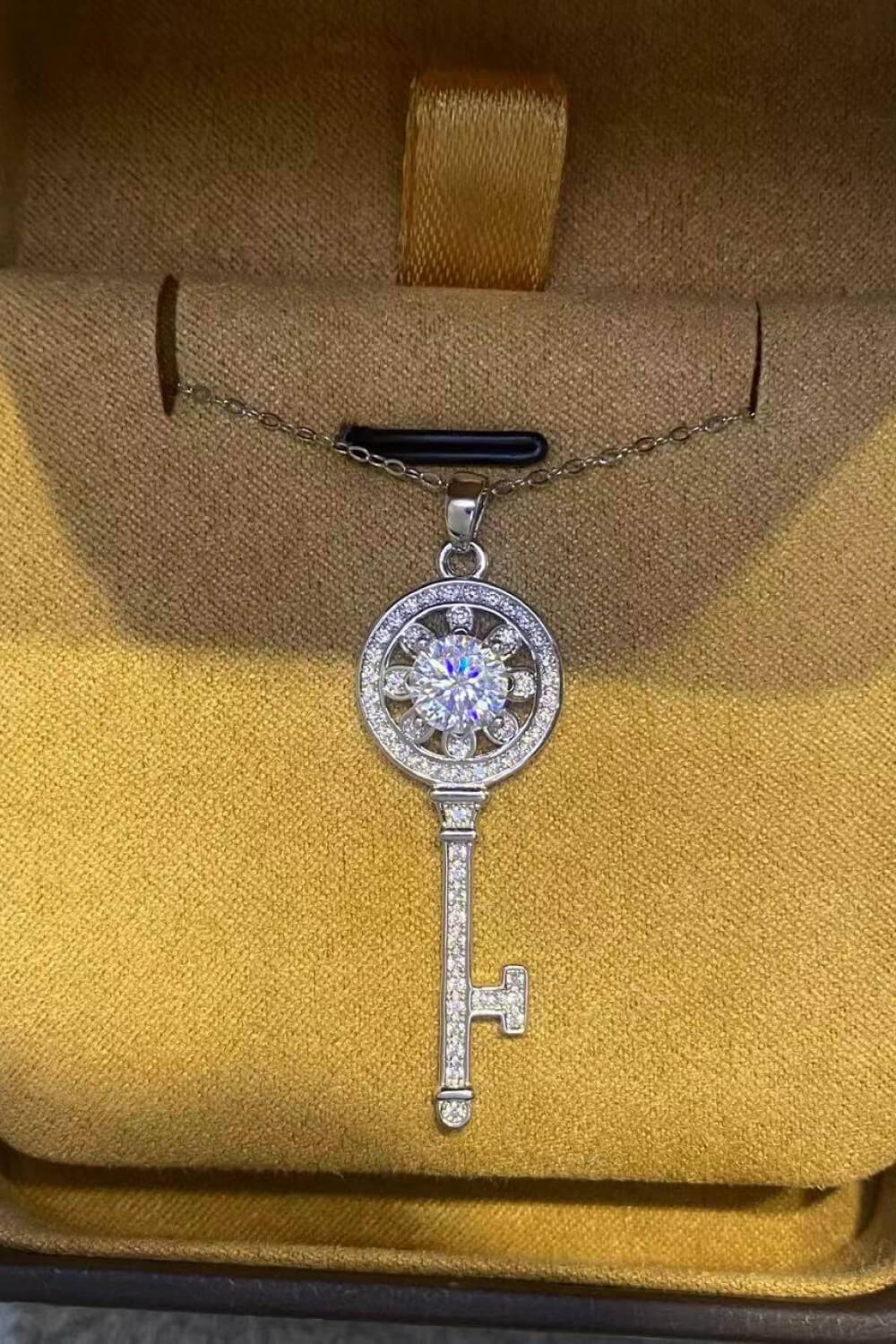 1 Carat Moissanite Platinum-Plated Key Pendant Necklace - luxurift