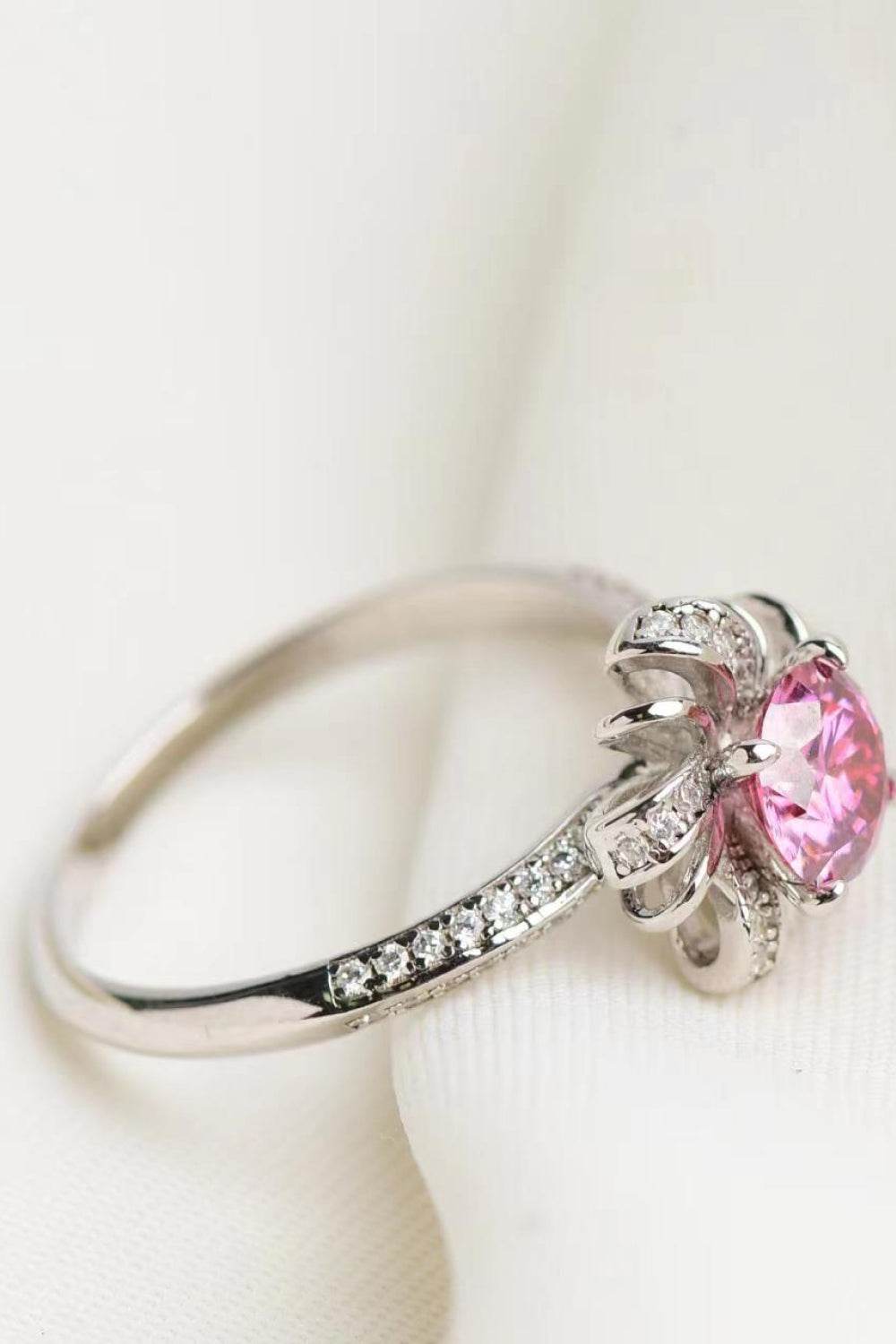 1 Carat Moissanite Flower-Shaped Ring - luxurift