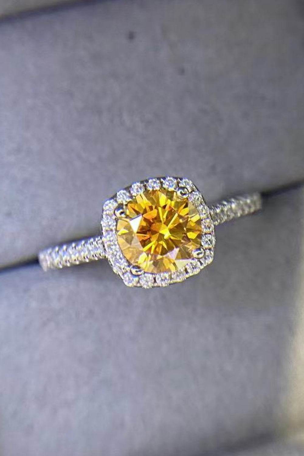 Feel Your Love 3 Carat Moissanite Ring - luxurift
