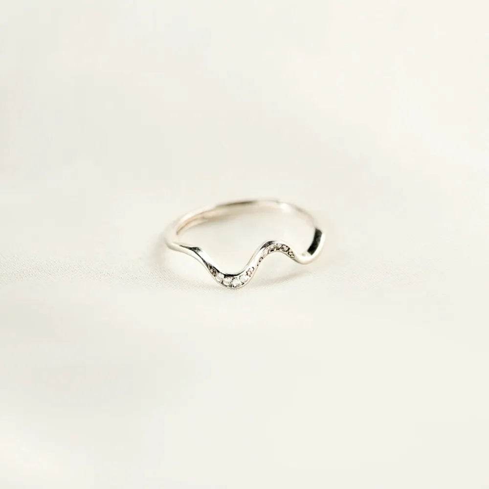 925 Sterling Silver Inlaid Zircon Wave Shape Ring - luxurift