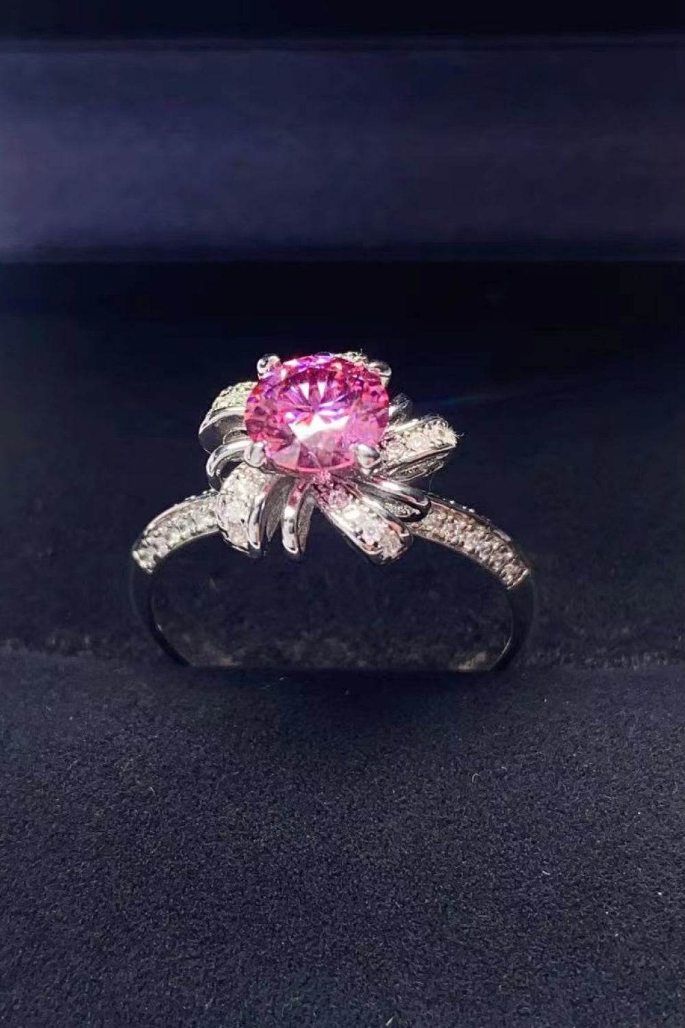 1 Carat Moissanite Flower-Shaped Ring - luxurift
