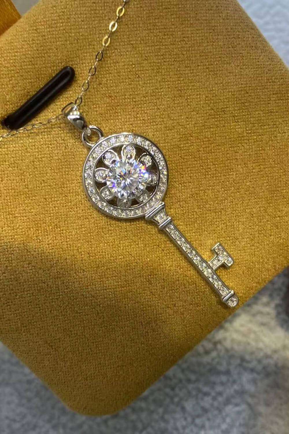 1 Carat Moissanite Platinum-Plated Key Pendant Necklace - luxurift