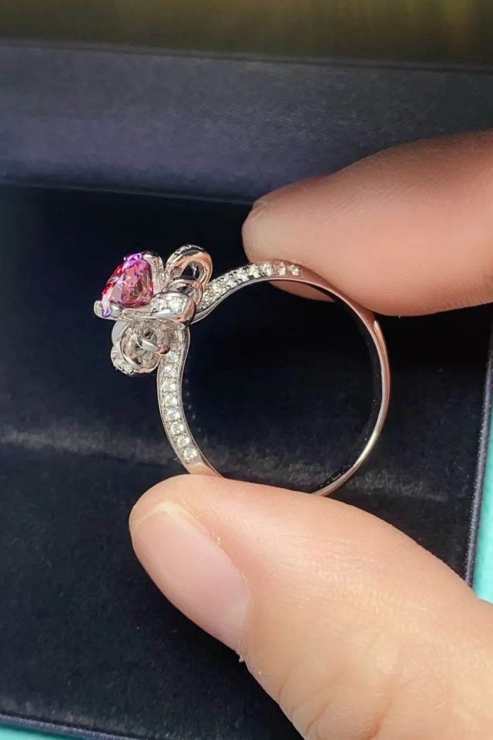 1 Carat Moissanite Flower-Shaped Ring - luxurift