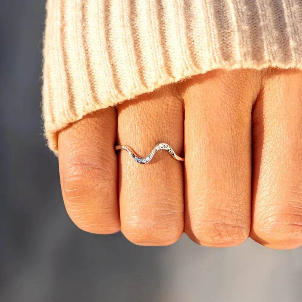 925 Sterling Silver Inlaid Zircon Wave Shape Ring - luxurift